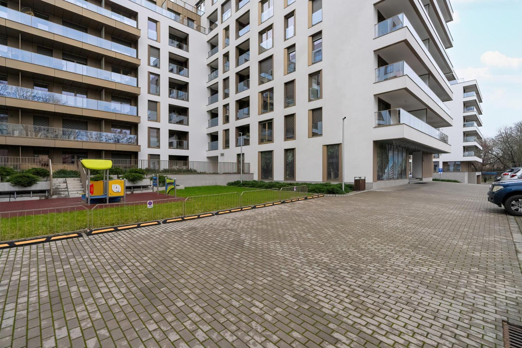 Center With Gym & Free Garage By Renters Apartmán